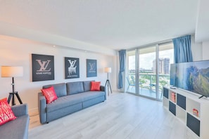 Una Smart TV, una oficina