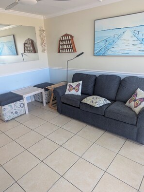 TV - 1-bedroom condo in pristine Wildwood Crest. Enjoy scenic oceanfront views!
(Wildwood Crest)