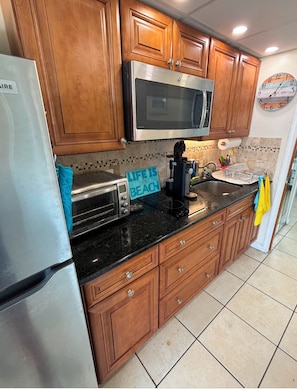 Fridge, microwave, oven, coffee/tea maker