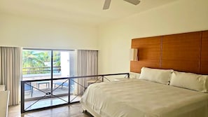 Apartamento de lujo, vistas parciales al mar | Caja fuerte, cortinas opacas, tabla de planchar con plancha