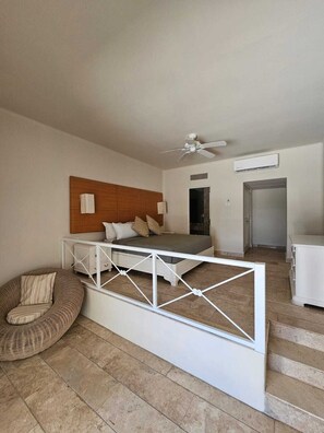 Luxury Condo, Partial Sea View | In-room safe, blackout curtains, iron/ironing board, free WiFi - Departamento en Bahias de Huatulco (Santa Maria Huatulco)