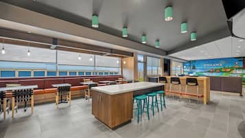 Café da manhã com buffet grátis todos os dias