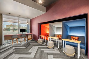 Business centre - Tru By Hilton Oshawa (Oshawa)