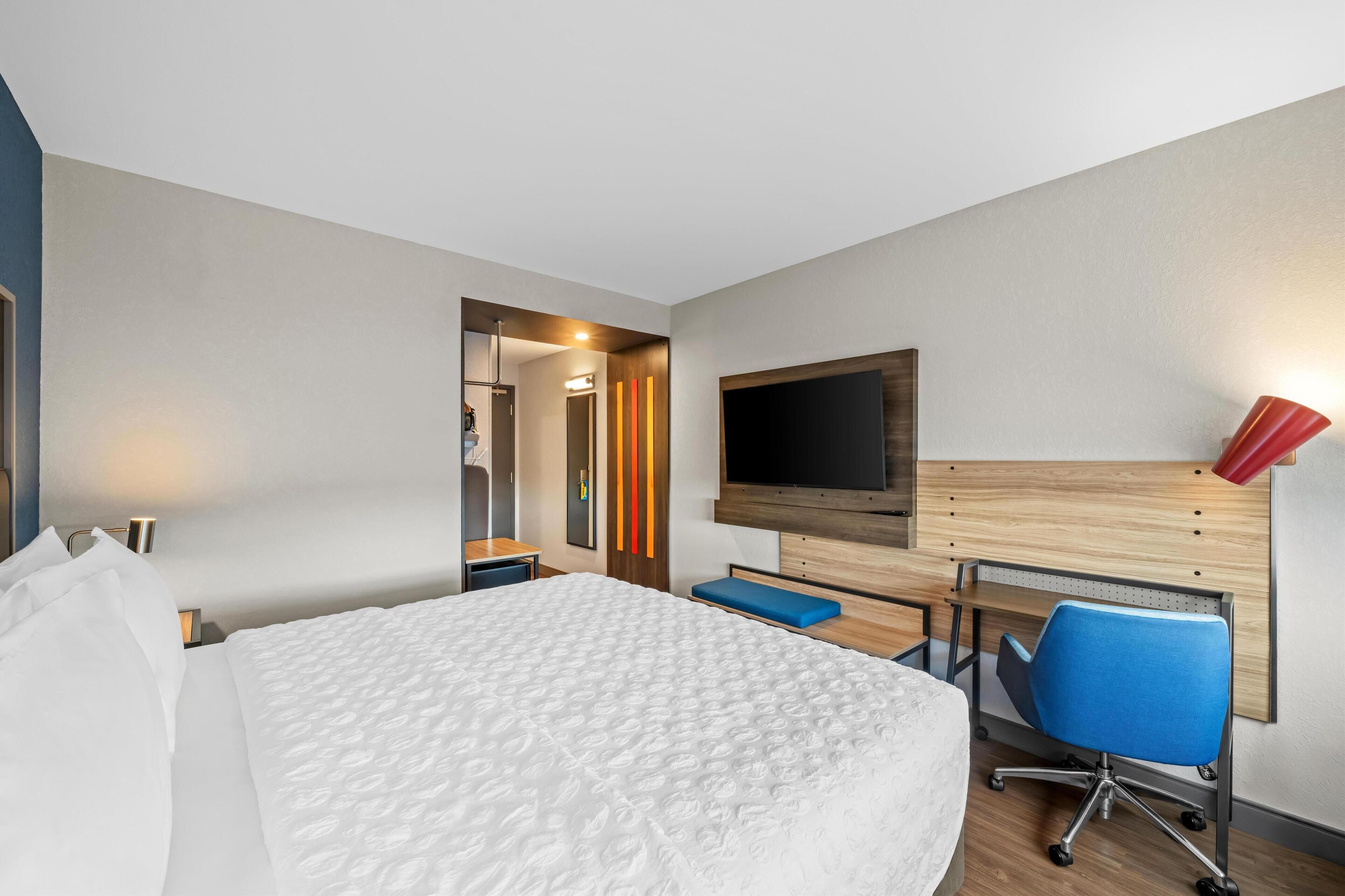 Ropa de cama de alta calidad, colchones con pillow-top y escritorio 