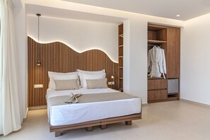 6 quartos, ferros/tábuas de passar roupa, berço de viagem