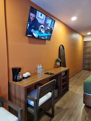 Deluxe Studio, Balcony, City View | Living area | Flat-screen TV - Condesa Cibel  (Mexico City)