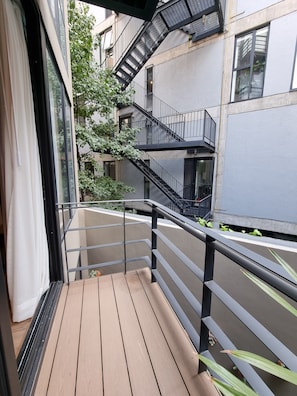 Executive Suite, Balcony, Courtyard View | Terrace/patio