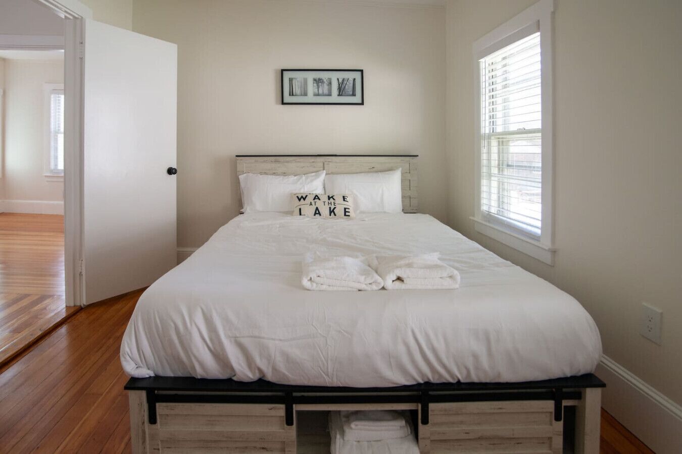 3 dormitorios, escritorio, tabla de planchar con plancha y wifi