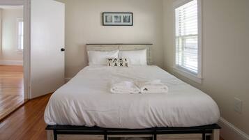 3 bedrooms, desk, iron/ironing board, WiFi