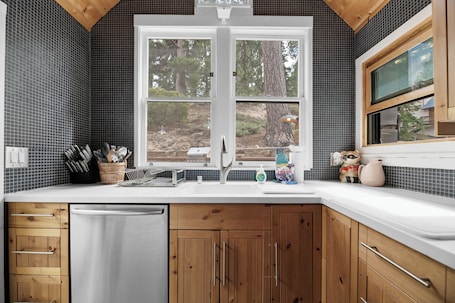 ์ ๊ธฐ ์ฃผ์ ์, ํ ์คํฐ