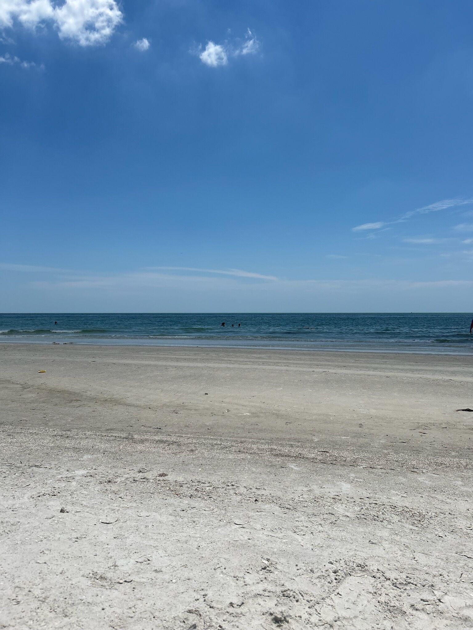 Beach nearby, sun loungers, beach towels