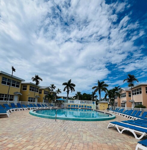 Private beach access w/ water and dolphin views, w/heated pool and fishing pier