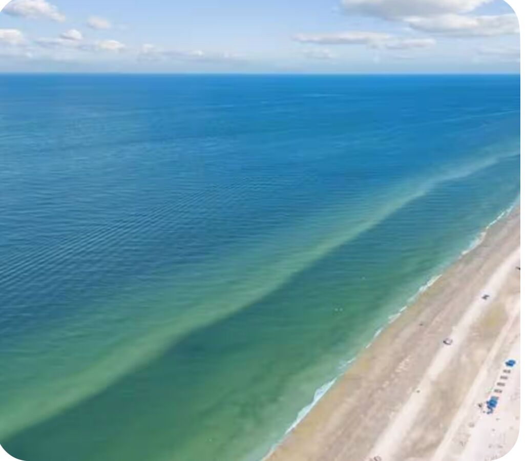Beach nearby, sun-loungers, beach towels