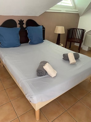 2 chambres, fer et planche à repasser, Wi-Fi gratuit, draps fournis