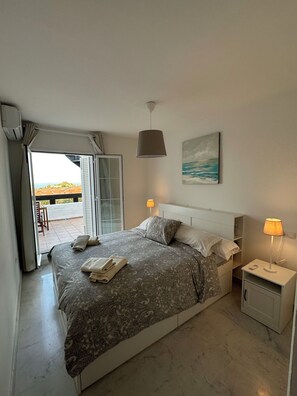 2 chambres, fer et planche à repasser, Wi-Fi, draps fournis