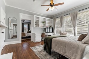 3 bedrooms, WiFi, bed sheets - Historic Cloverdale Gem in the Heart of Montgomery (Montgomery)