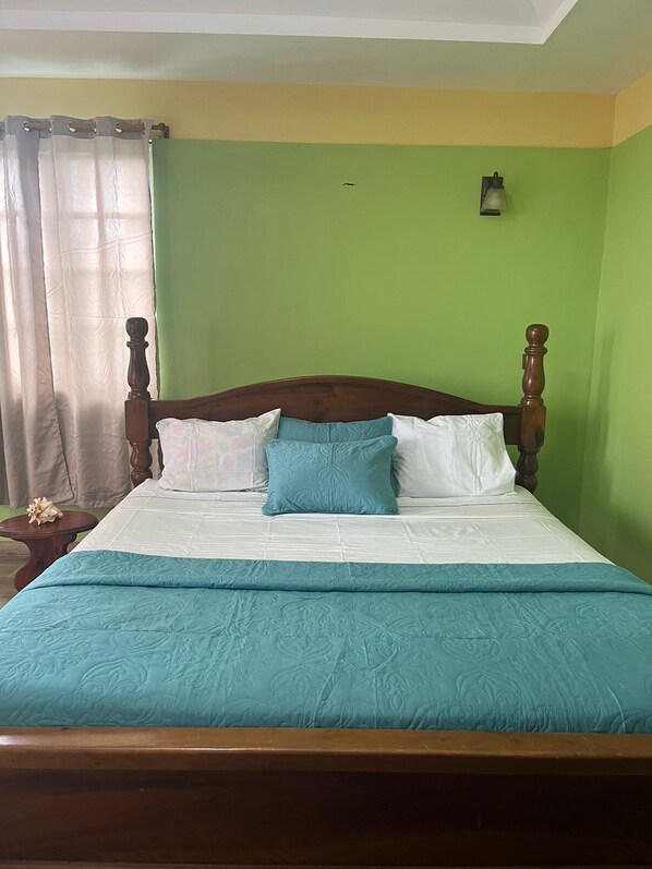 3 bedrooms, desk, iron/ironing board, WiFi