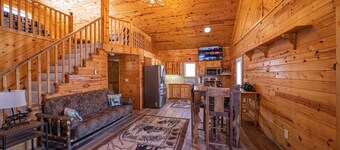 Amazing Lake of the Woods property! 2-bedroom cabin with loft in Baudette, MN