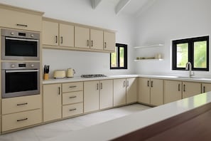 Micro-ondes, four, plaque de cuisson, lave-vaisselle