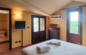 5 bedrooms, travel cot, free WiFi