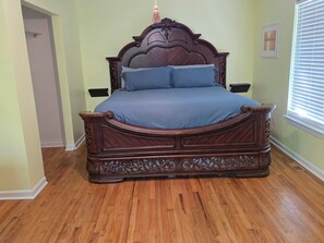 2 habitaciones, escritorio, tabla de planchar con plancha y wifi gratis 