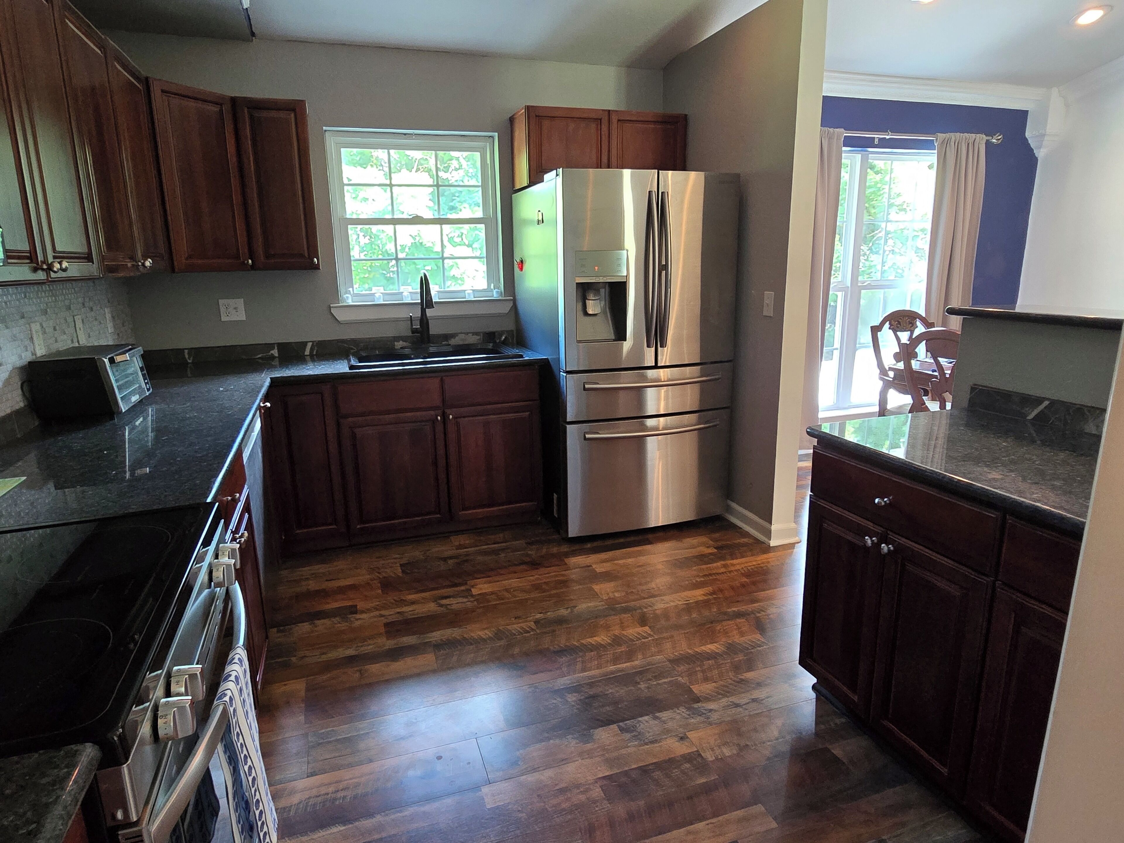 Geladeira, micro-ondas, fogão, cooktop