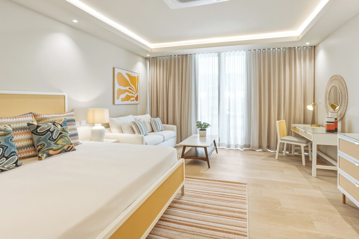 Premium bedding, pillow-top beds, in-room safe, laptop workspace