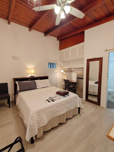 Studio- Spacious garden area / on-site car rental