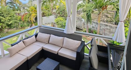 Studio w/seaview. Near Beach. On-site car rental.