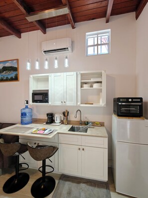 Micro-ondes, four, plaque de cuisson