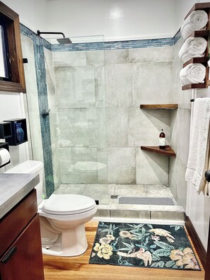 Shower, hair dryer, towels, soap - Hopkins Belize- Luxury 2BR/2BA Sittee River Oasis- River/Jungle Retreat (Stann Creek District)