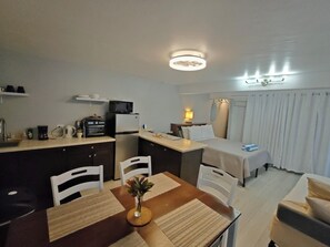 Interior - Family Studio near Dickinson Bay & w/on-site car rental. (Saint John's)