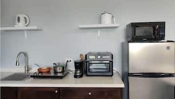 Microondas, horno y placa de cocina