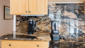 A kitchen with granite countertops, a Keurig coffee maker, and a Ninja blender. - Charming 3-bedroom house with AC, WiFi in tranquil Cottonwood (Cottonwood)