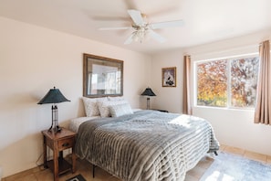 3 bedrooms, iron/ironing board, WiFi, bed sheets
