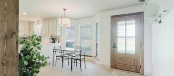 Charming 3-bedroom farmhouse in serene Boyd