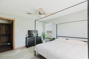 3 slaapkamers, een strijkplank/strijkijzer, gratis wifi, beddengoed