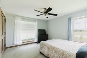 3 chambres, fer et planche à repasser, Wi-Fi gratuit, draps fournis