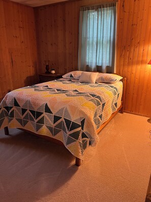 3 bedrooms, iron/ironing board, free WiFi, bed sheets - The House on Blue Heron (Lacon)