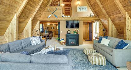 Canal Across Street: Family Cabin in Breezy Point!