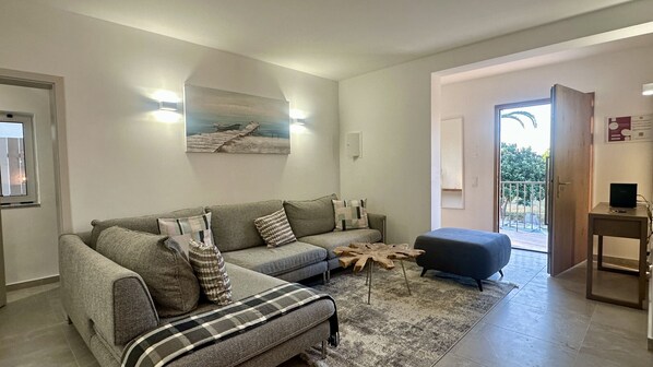 TV - Villa Belinha B by Check-in Portugal (Quarteira)