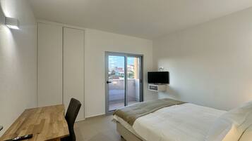 5 bedrooms, free WiFi, bed sheets