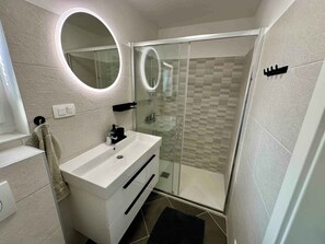 Shower - Holiday home with air conditioning (Jadranovo)