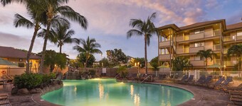 Walking distance to the beach (just across the road).