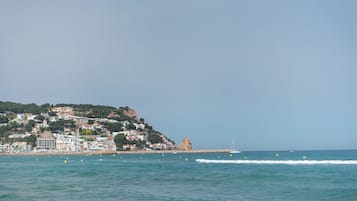 Una spiaggia nelle vicinanze