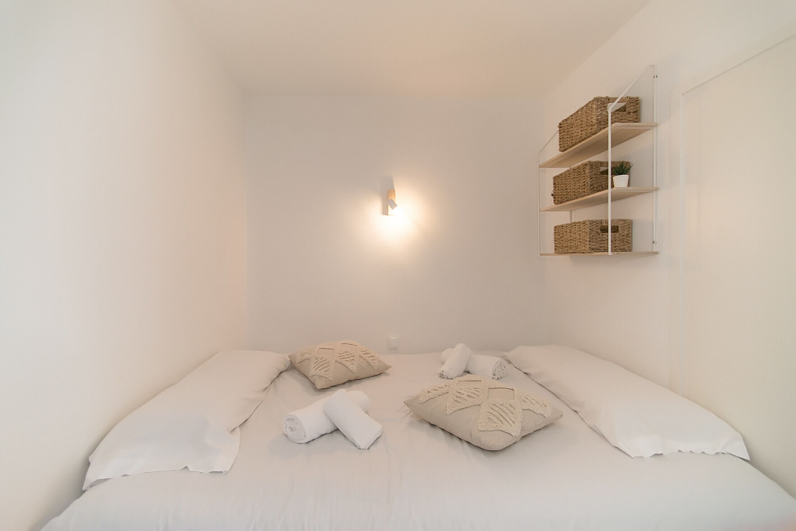 Een strijkplank/strijkijzer, gratis wifi, beddengoed