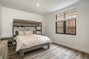 4 bedrooms, WiFi, bed sheets