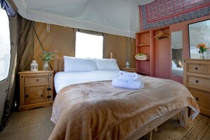 3 chambres, lit parapluie, draps fournis