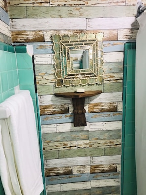 Dusche, Handtücher, Seife, Toilettenpapier