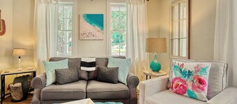 Charming 2-bedroom house in delightful Georgetown with AC, WiFi